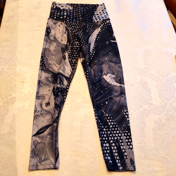 OW Fit high waisted black and gray geometric print Starwars theme legging. S - Picture 1 of 9